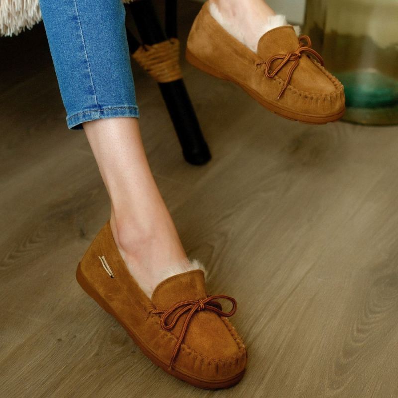 New Arrivals Bearpaw Women's Mindy Hickory
